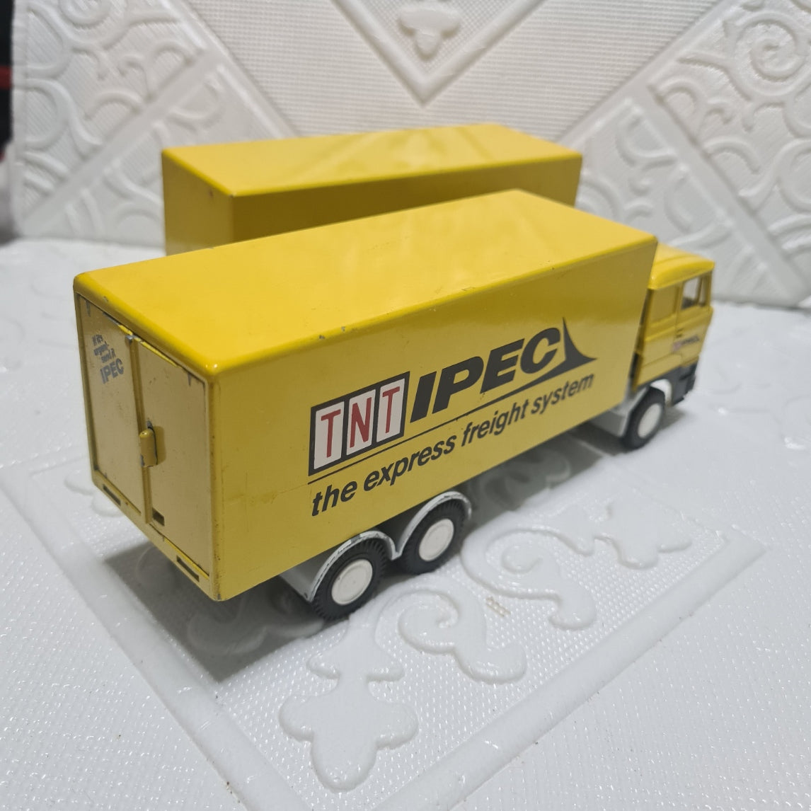1:50 LION CAR DAF 2800 TRUCK WITH TRAILER TNT IPEC freight diecast model