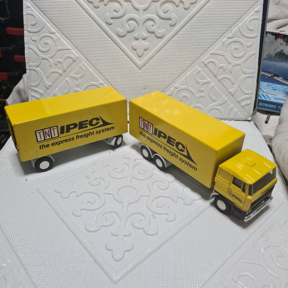 1:50 LION CAR DAF 2800 TRUCK WITH TRAILER TNT IPEC freight diecast model