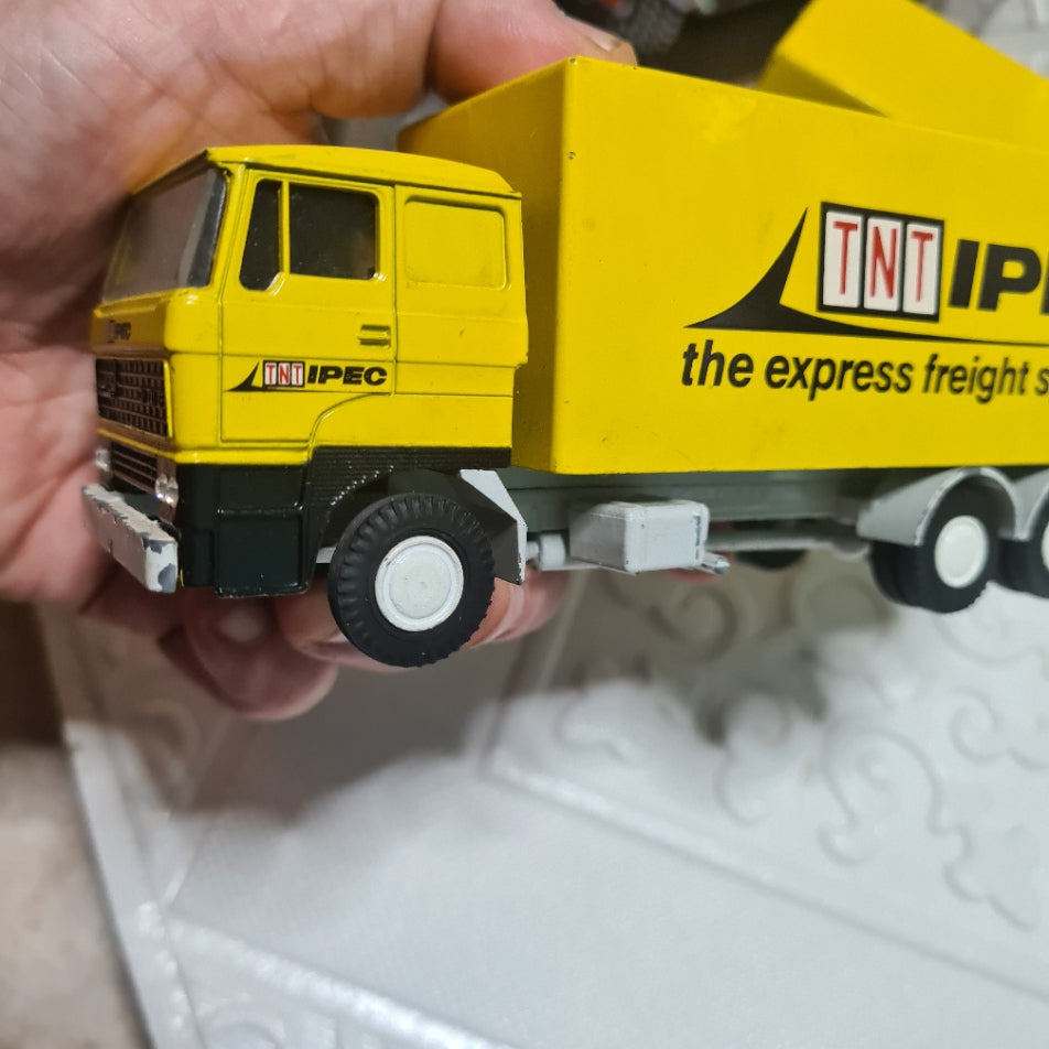 1:50 LION CAR DAF 2800 TRUCK WITH TRAILER TNT IPEC freight diecast model