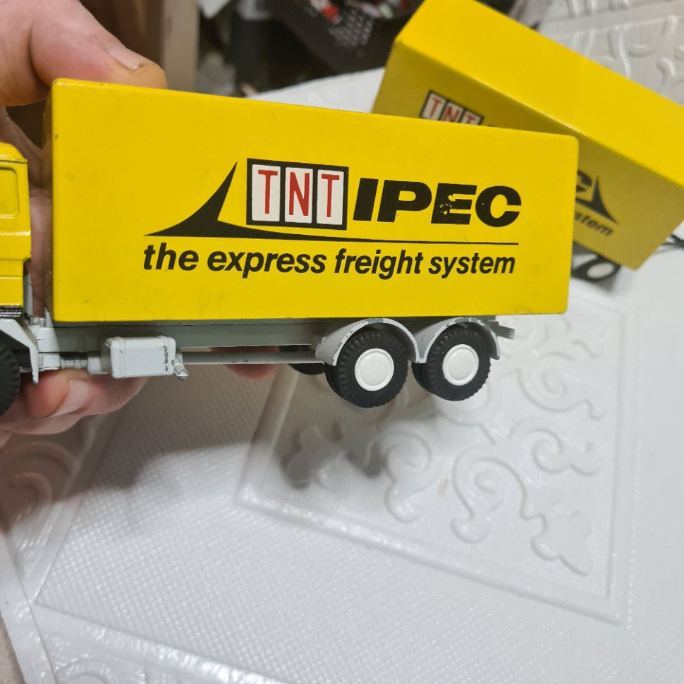 1:50 LION CAR DAF 2800 TRUCK WITH TRAILER TNT IPEC freight diecast model