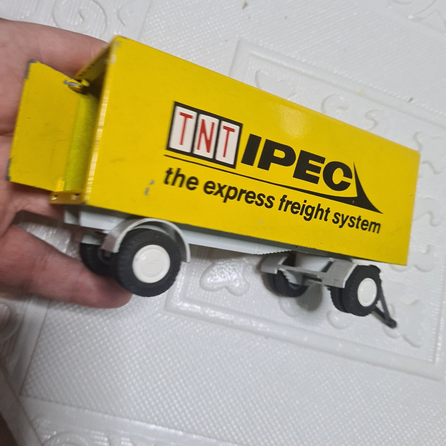 1:50 LION CAR DAF 2800 TRUCK WITH TRAILER TNT IPEC freight diecast model