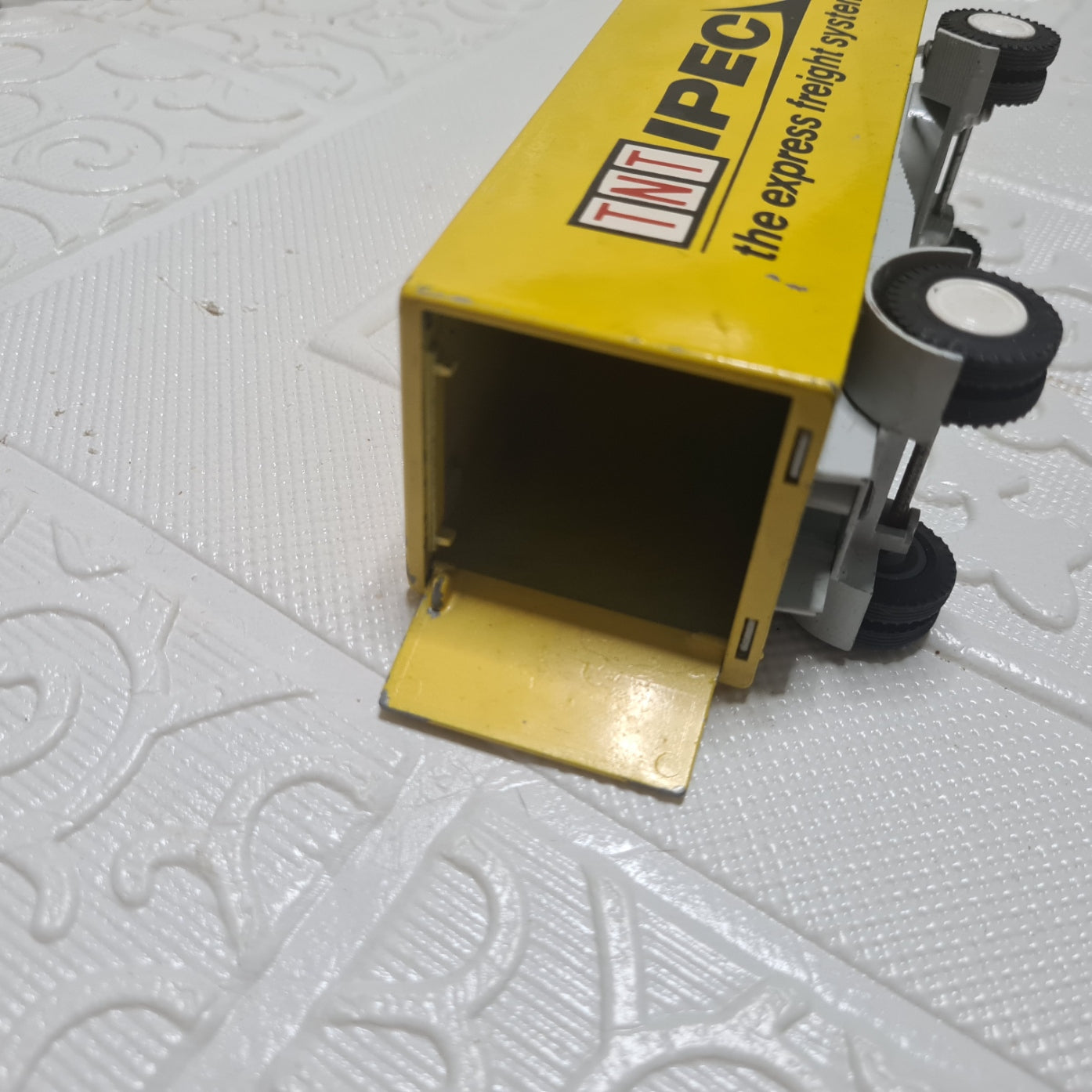 1:50 LION CAR DAF 2800 TRUCK WITH TRAILER TNT IPEC freight diecast model