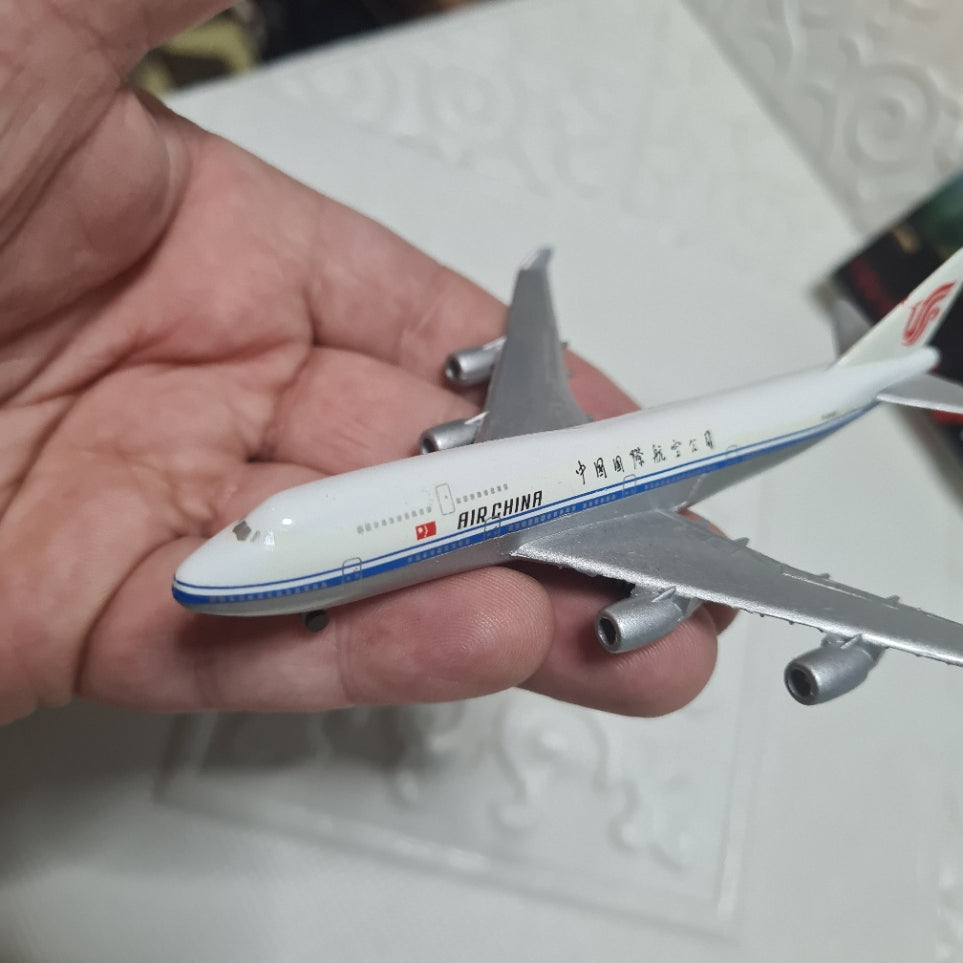 Schabak 1:600 Boeing 747-400 Air China Germany diecast plane /77