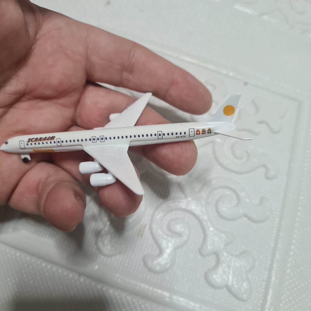 Schabak 1:600 Douglas DC-8 Scanair Germany diecast plane 922/44
