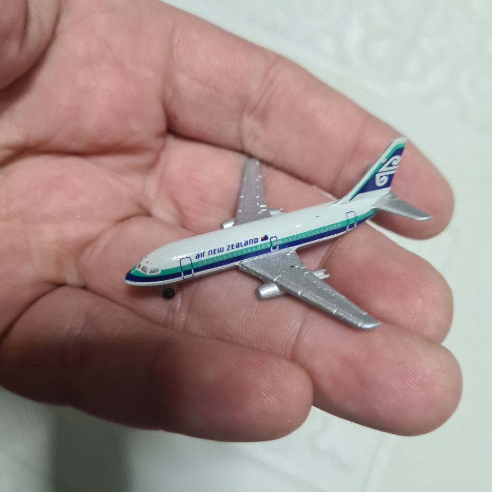 Schabak 1:600 Boeing 737-200 Air New Zealand Germany diecast plane 905/79