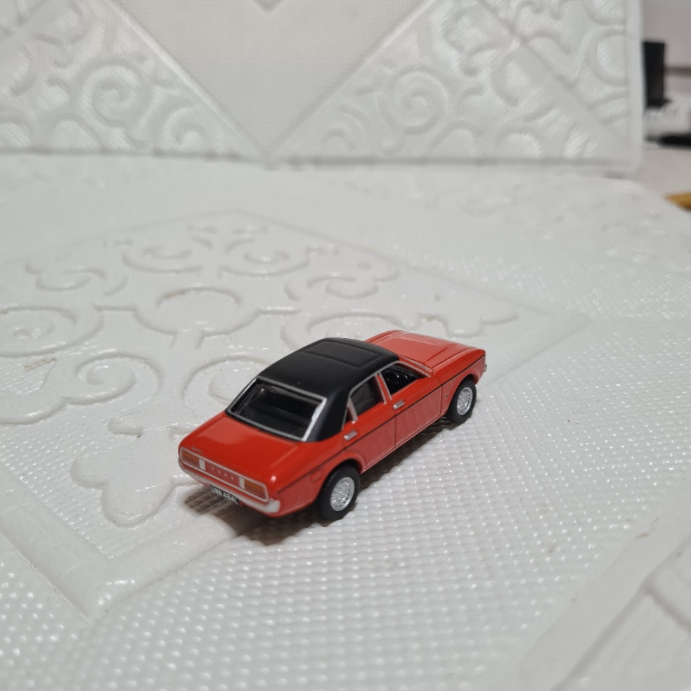 Oxford Diecast 1:76  70s Ford Granada orange black  loose excellent
