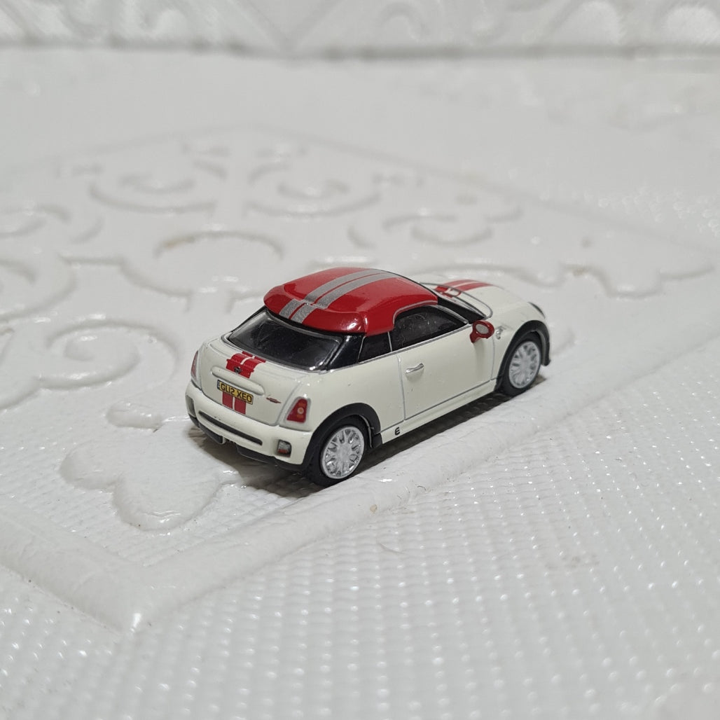 Oxford Diecast 1:76  mini cooper coupe 2 dr white loose excellent
