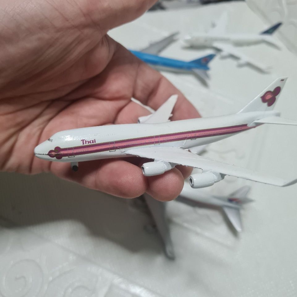 Schabak 1:600 Boeing 747 bundle of loose Asian planes Malaysia Korean garuda Thai lot 1