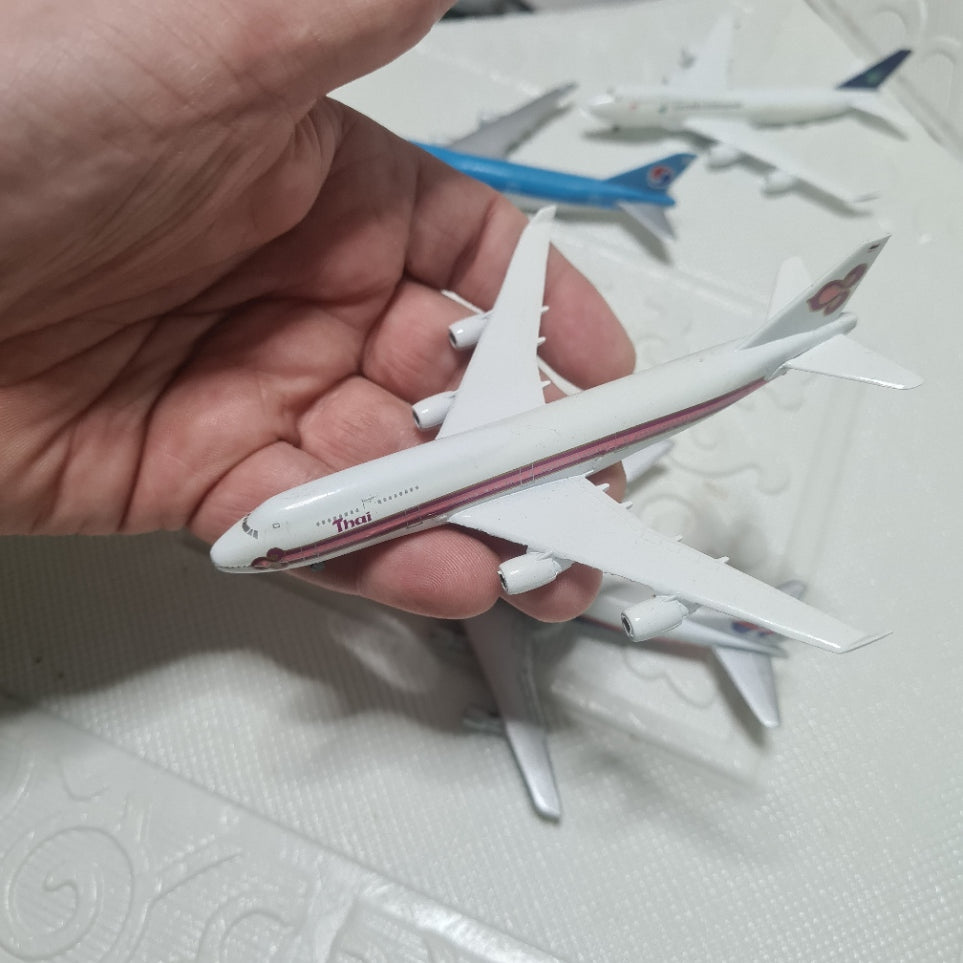 Schabak 1:600 Boeing 747 bundle of loose Asian planes Malaysia Korean garuda Thai lot 1