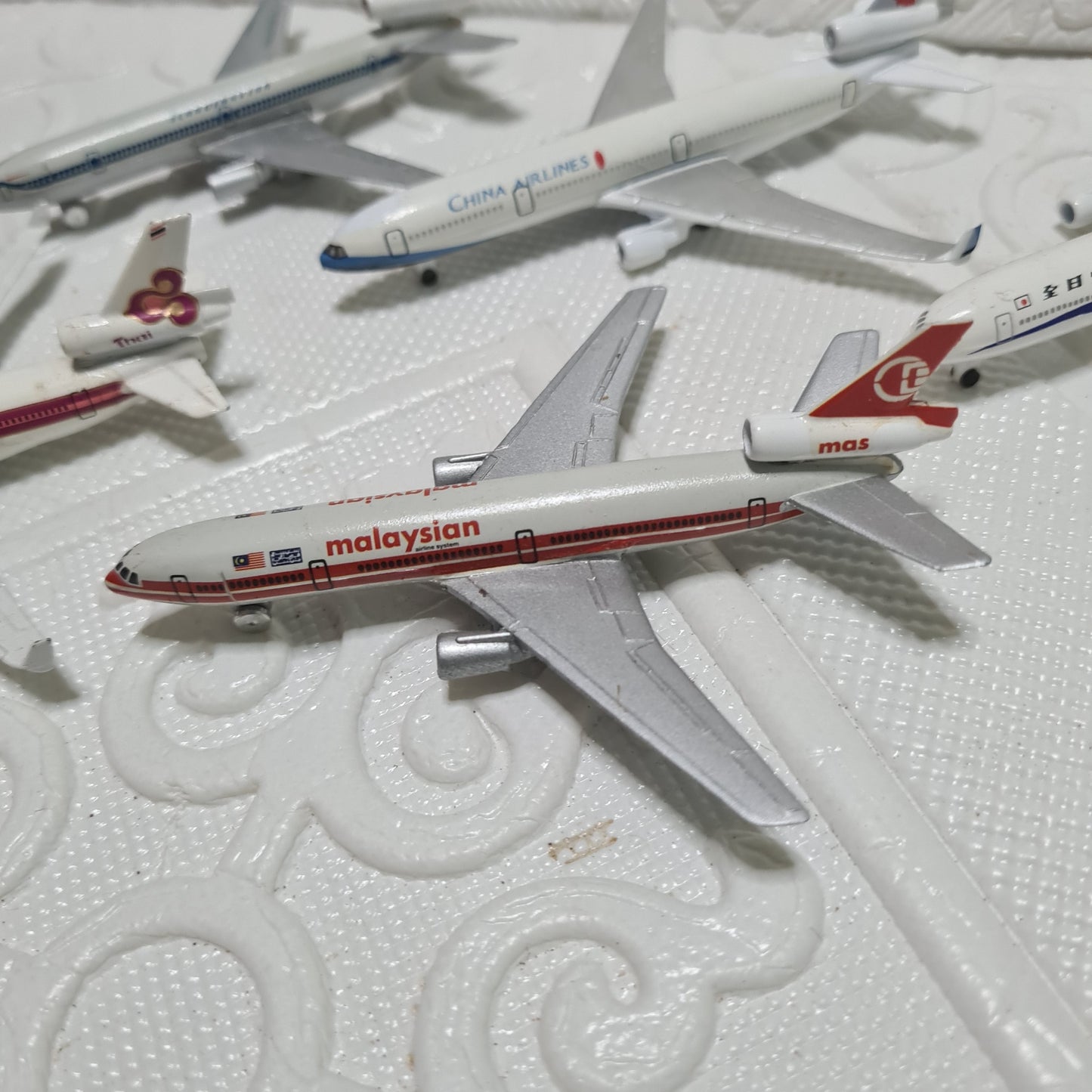 Schabak 1:600 various loose ex-display McDonell Douglas china Ana etc diecast planes bundle  lot 9