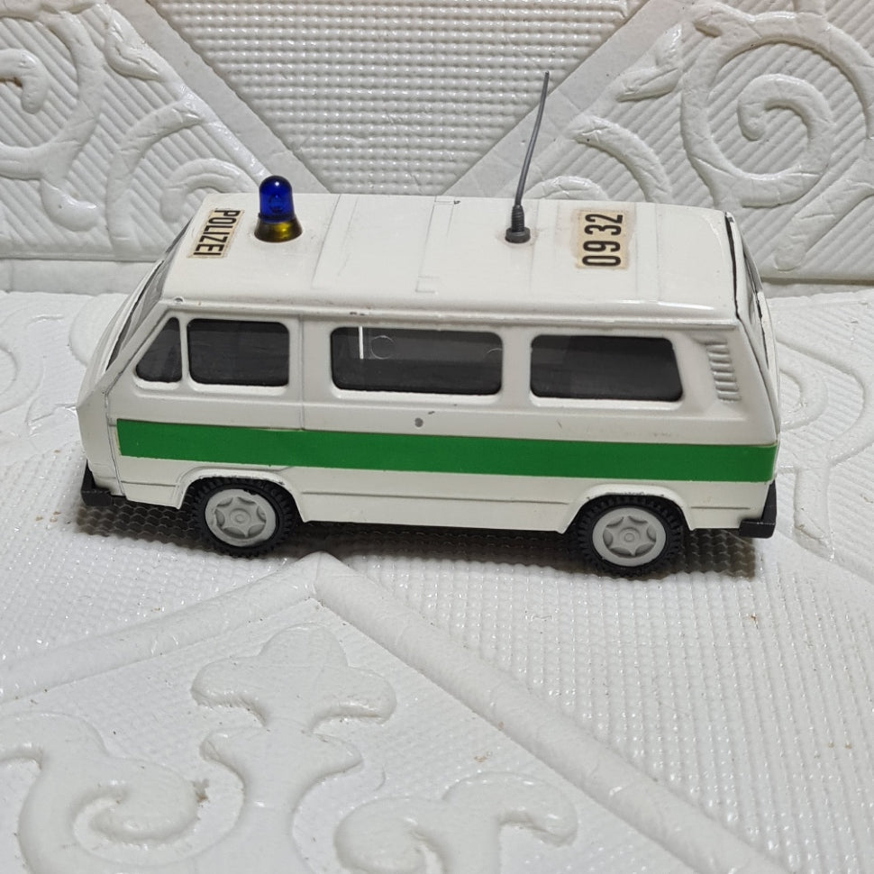 Conrad 1:43 Volkswagen Transporter green white polizei police diecast German model nice loose