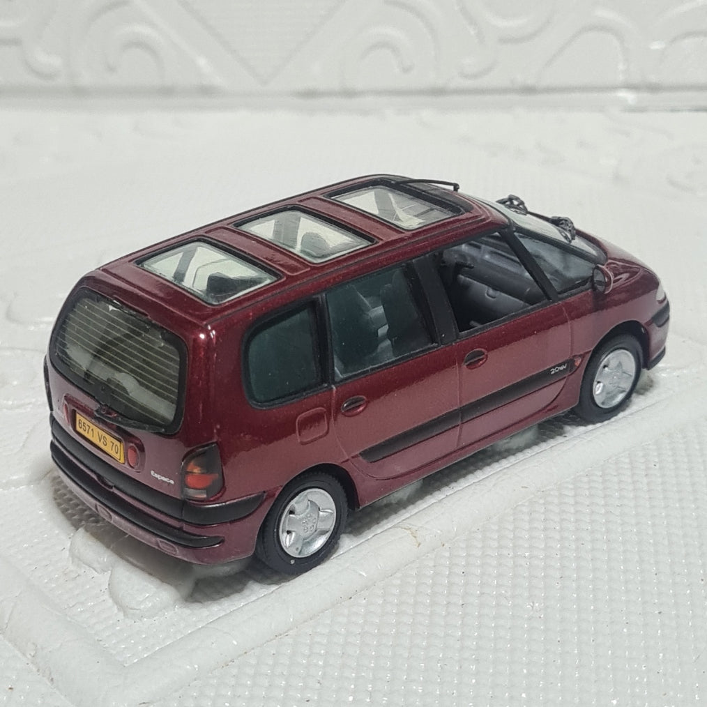 Universal Hobbies 90's Renault Space 1:43 loose diecast stunning model