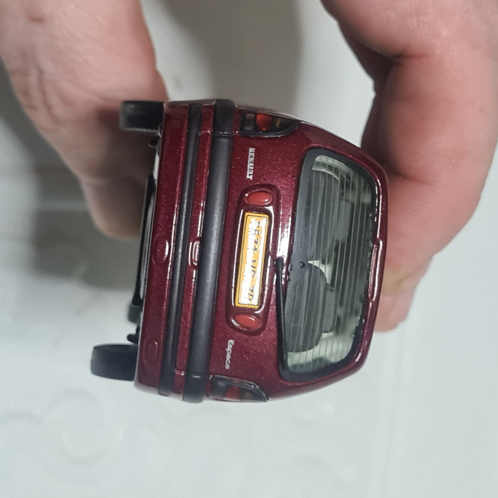 Universal Hobbies 90's Renault Space 1:43 loose diecast stunning model