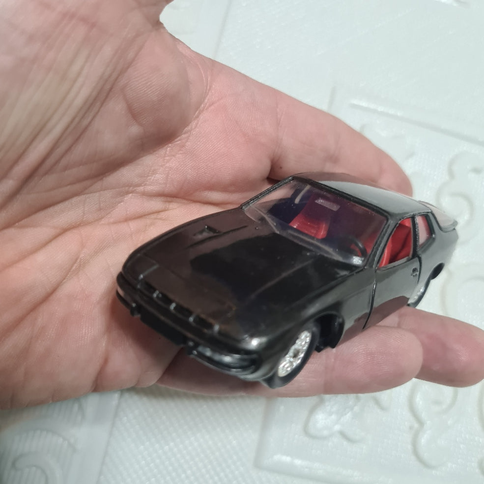 no 1051 Solido 1:43 Porsche 924 Graphite grey 1980 base no screw early issue very nice loose