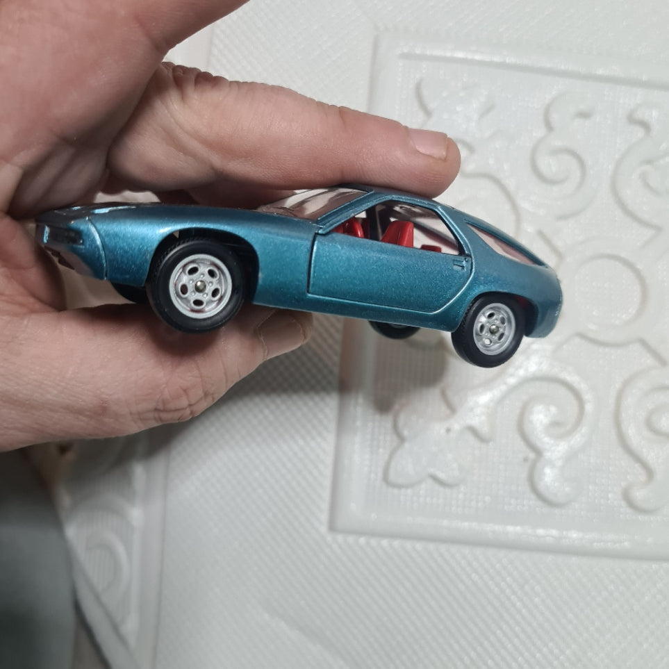 no 49 Solido 1:43 Porsche 928 metallic blue 1977 no screw early issue very nice loose