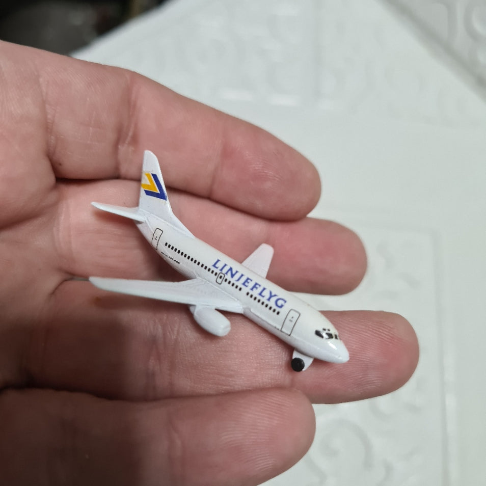 Schabak 1:600 Boeing 737-500 LINJEFLYG Germany diecast plane 945/70