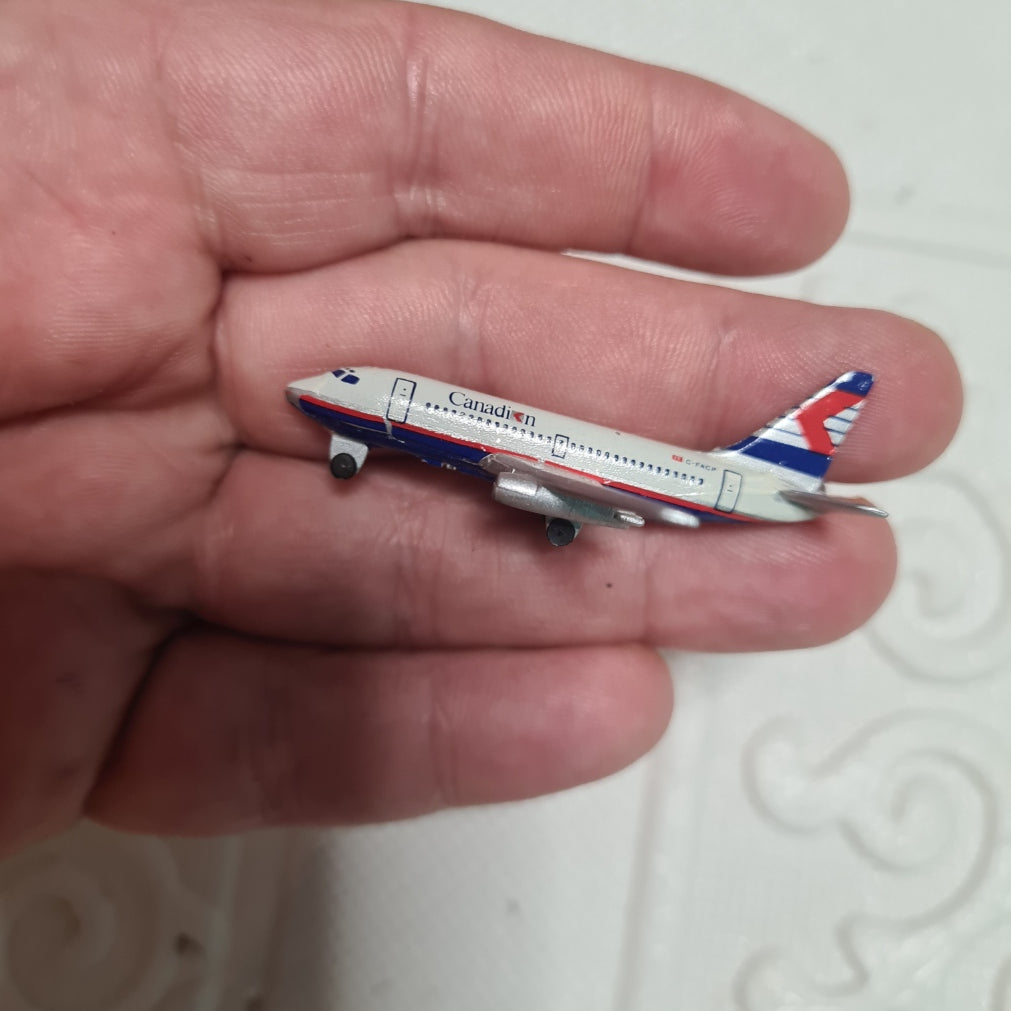 Schabak 1:600 Boeing 737 Canadian Airlines German made diecast plane 905/73  good boxed