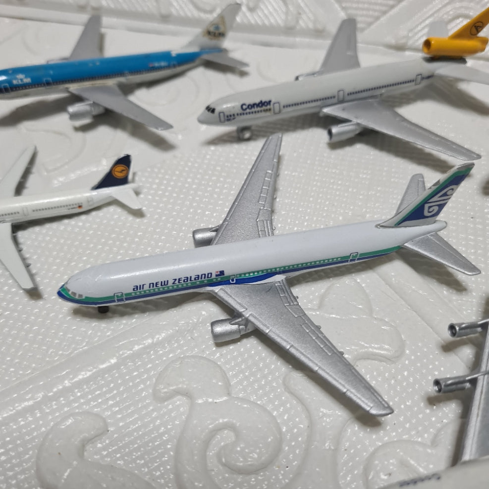 Schabak 1:600 various loose commercial airlines condor  etc diecast planes bundle lot 13