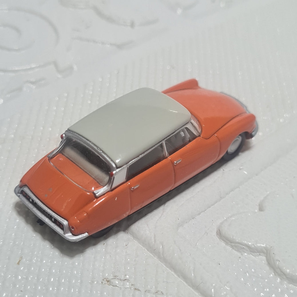 Oxford Diecast 1:76  60's Citroen DS Orange grey diecast  loose excellent