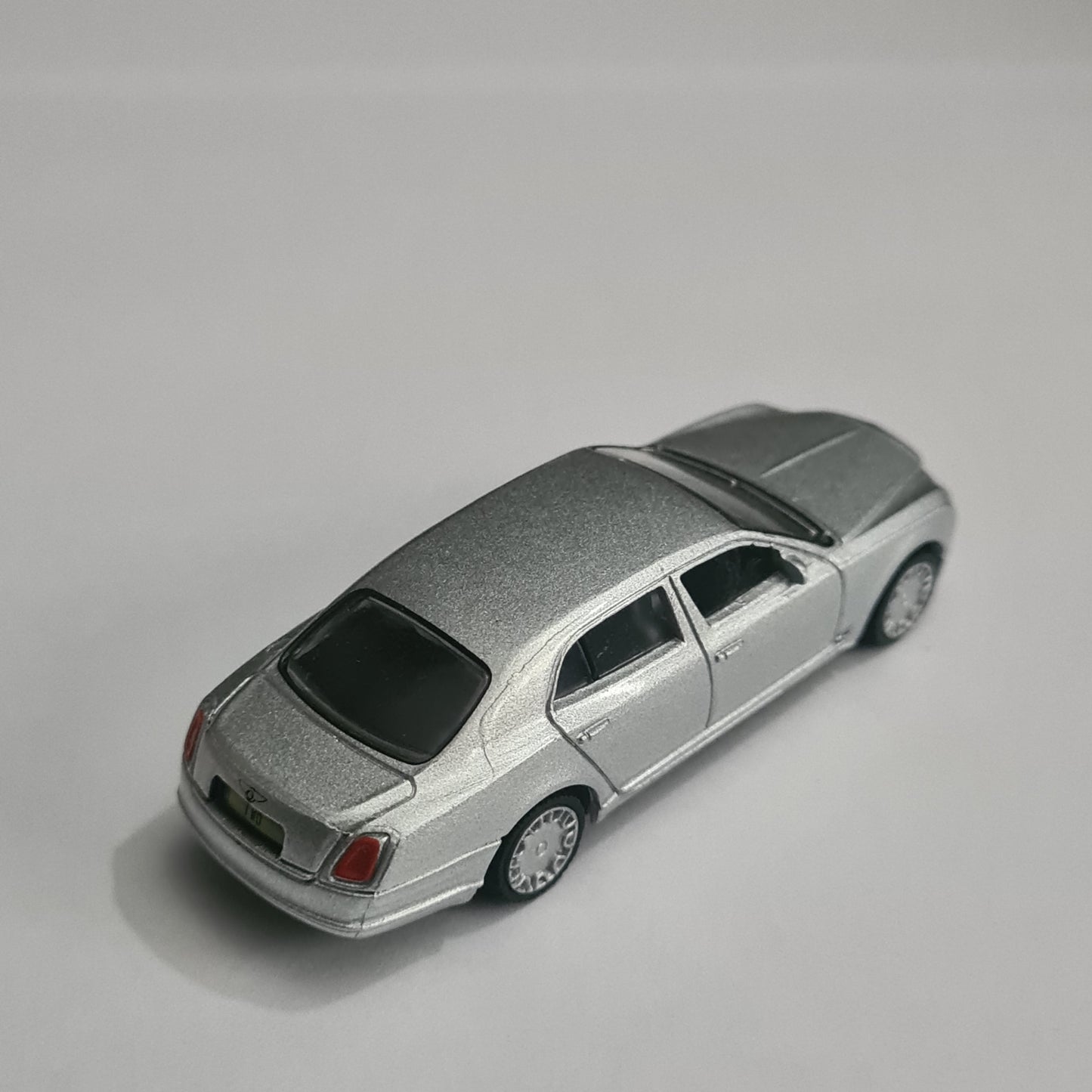 Oxford Diecast 1:76  modern Bentley LWB Limousine Silver diecast loose