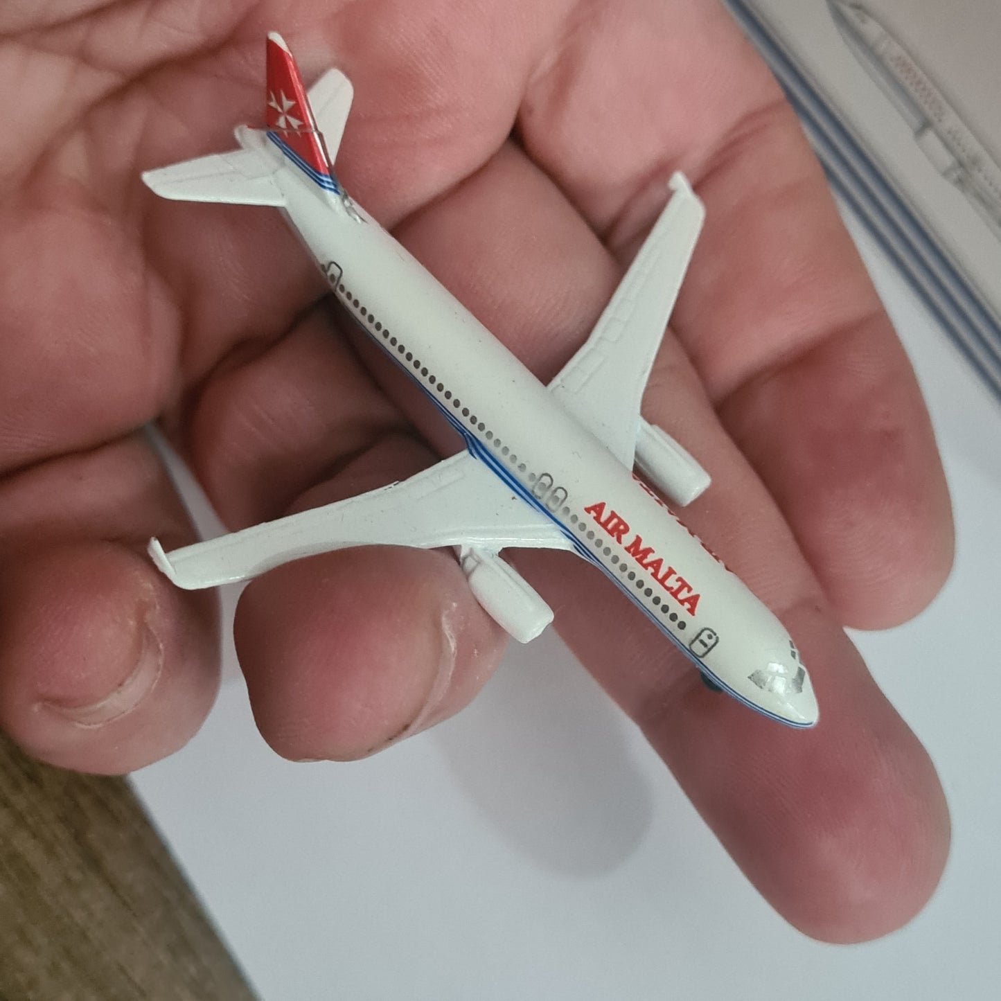 Schabak 1:600 Airbus A-320 Air Malta incorrect box German diecast plane