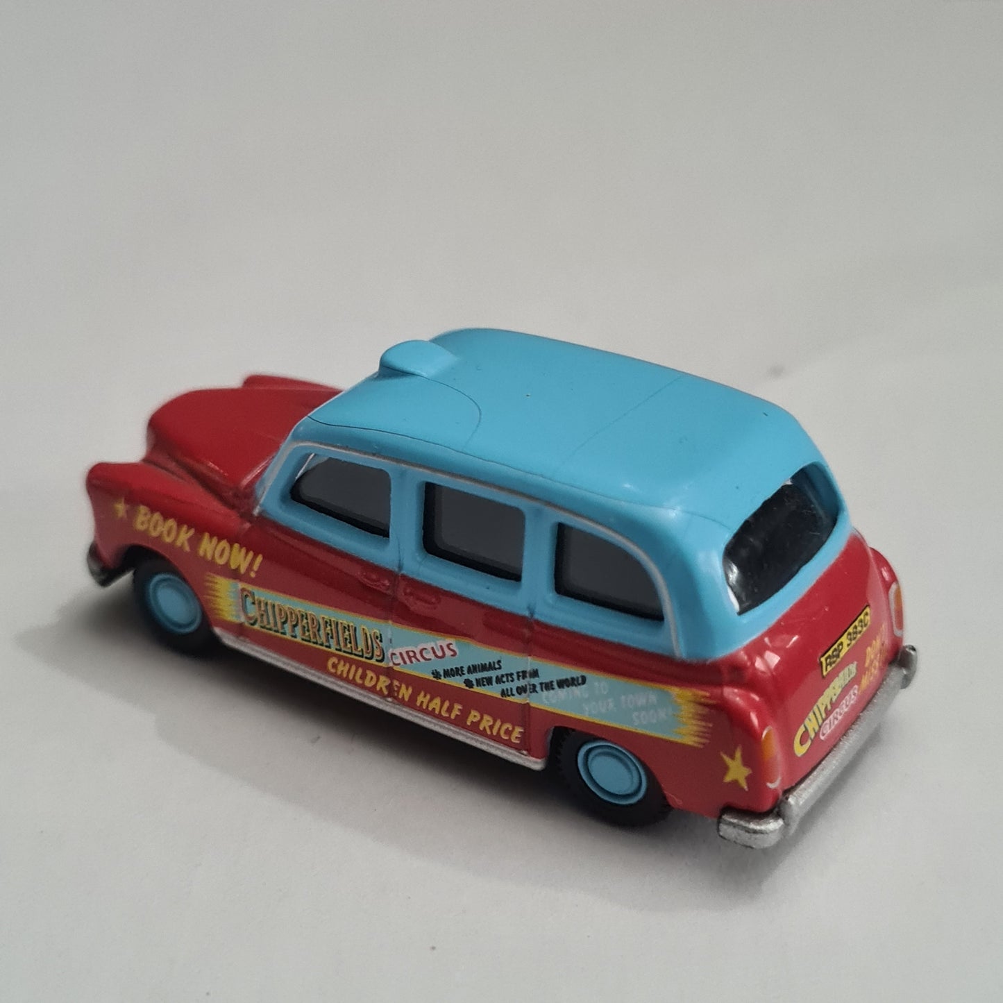 Oxford  OO Gauge 1:7 Austin FX4 Taxi Chipperfields circus loose diecast vgc