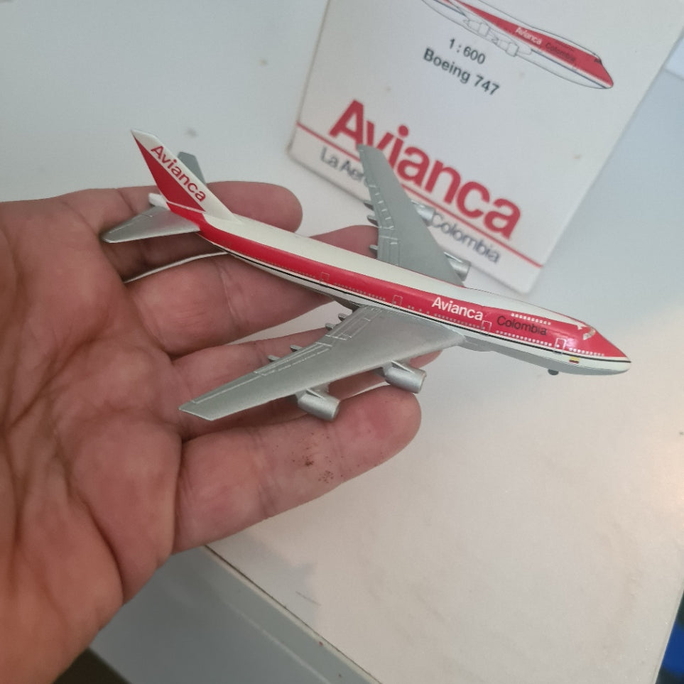 Schabak 1:600 Boeing 747 Avianca Columbia Airlines Diecast plane 901/140 nice