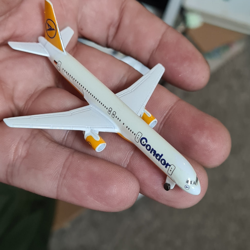 Schabak 1:600 Boeing 757-200 Condor  diecast model 908/2VGC boxed