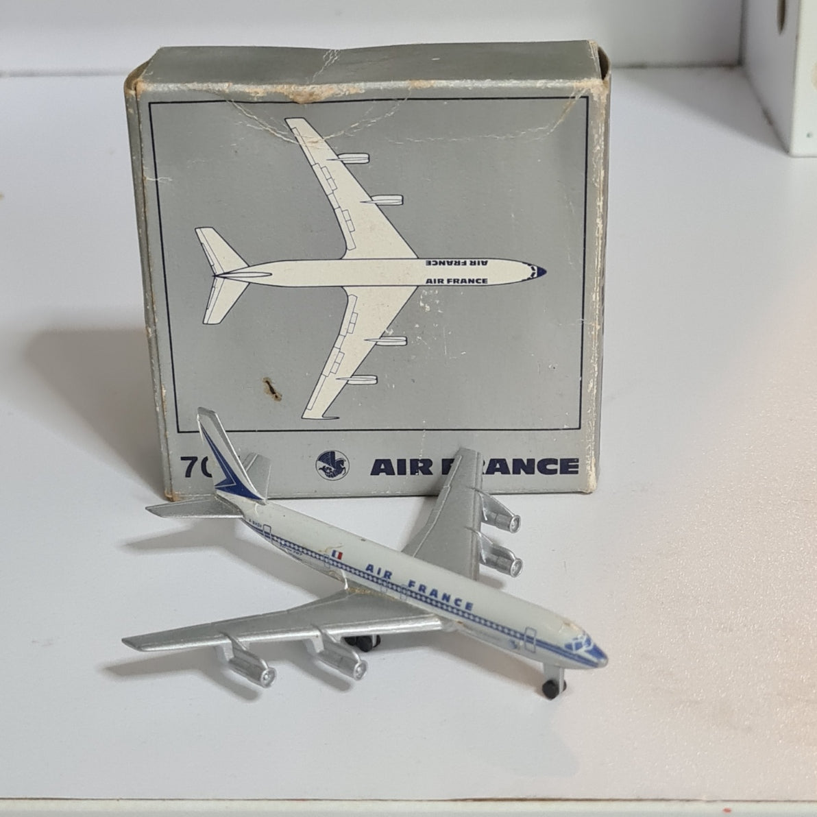 Schabak 1:600 Boeing 707 Air France diecast model in schuco box wrong box ?