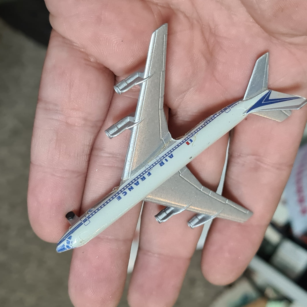 Schabak 1:600 Boeing 707 Air France diecast model in schuco box wrong box ?