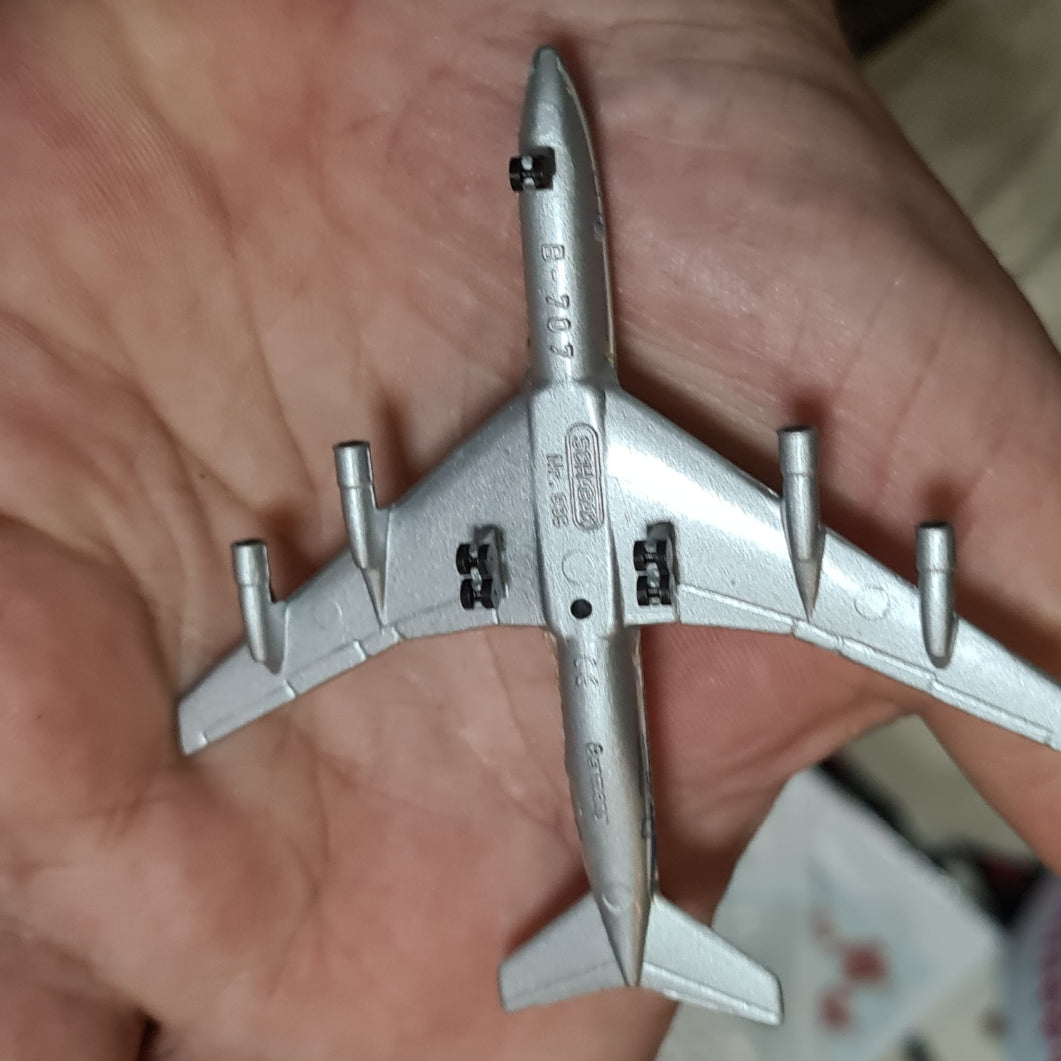 Schabak 1:600 Boeing 707 Air France diecast model in schuco box wrong box ?
