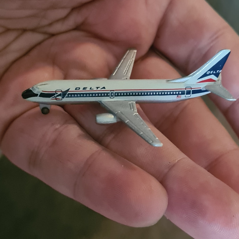 Schabak 1:600 Boeing 737-200 Delta Airlines diecast plane 905/21 good boxed