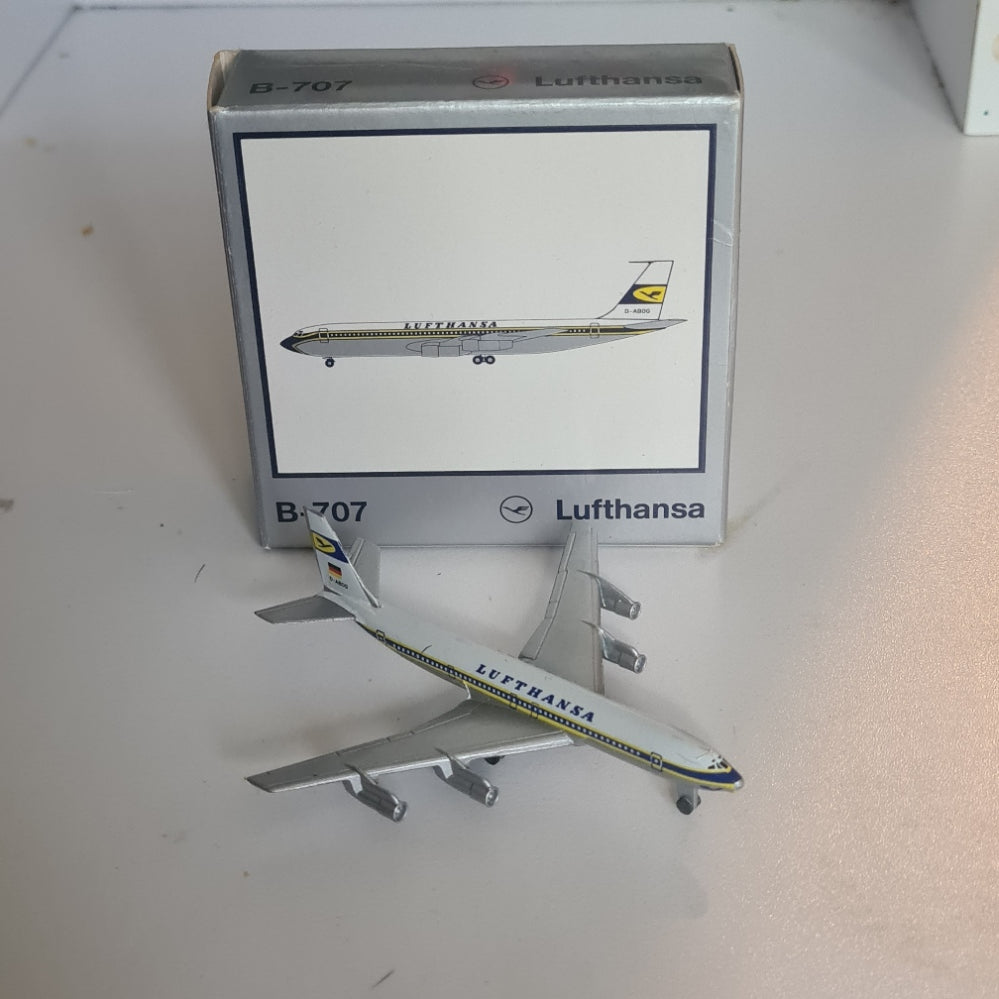 Schabak 1:600 Boeing 707 Lufthansa diecast plane 935/1 boxed very good