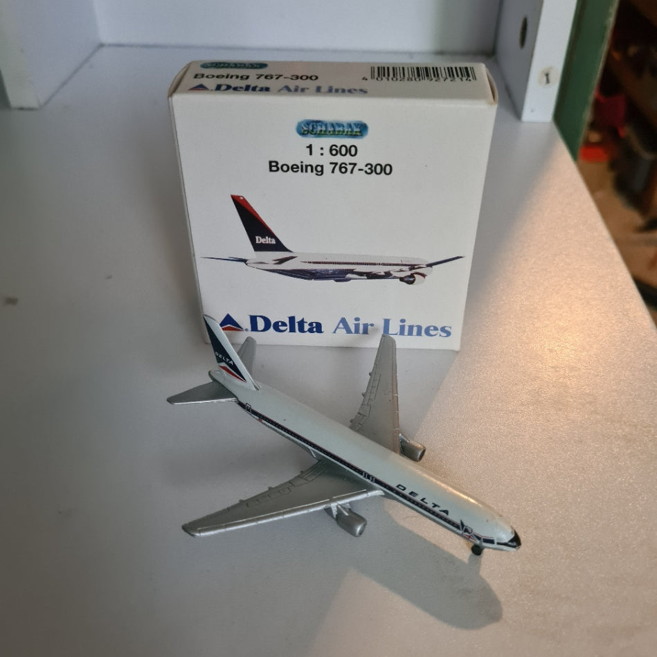 Schabak 1:600 Boeing 767-300 Delta Airlines diecast plane 927/21n boxed vgc