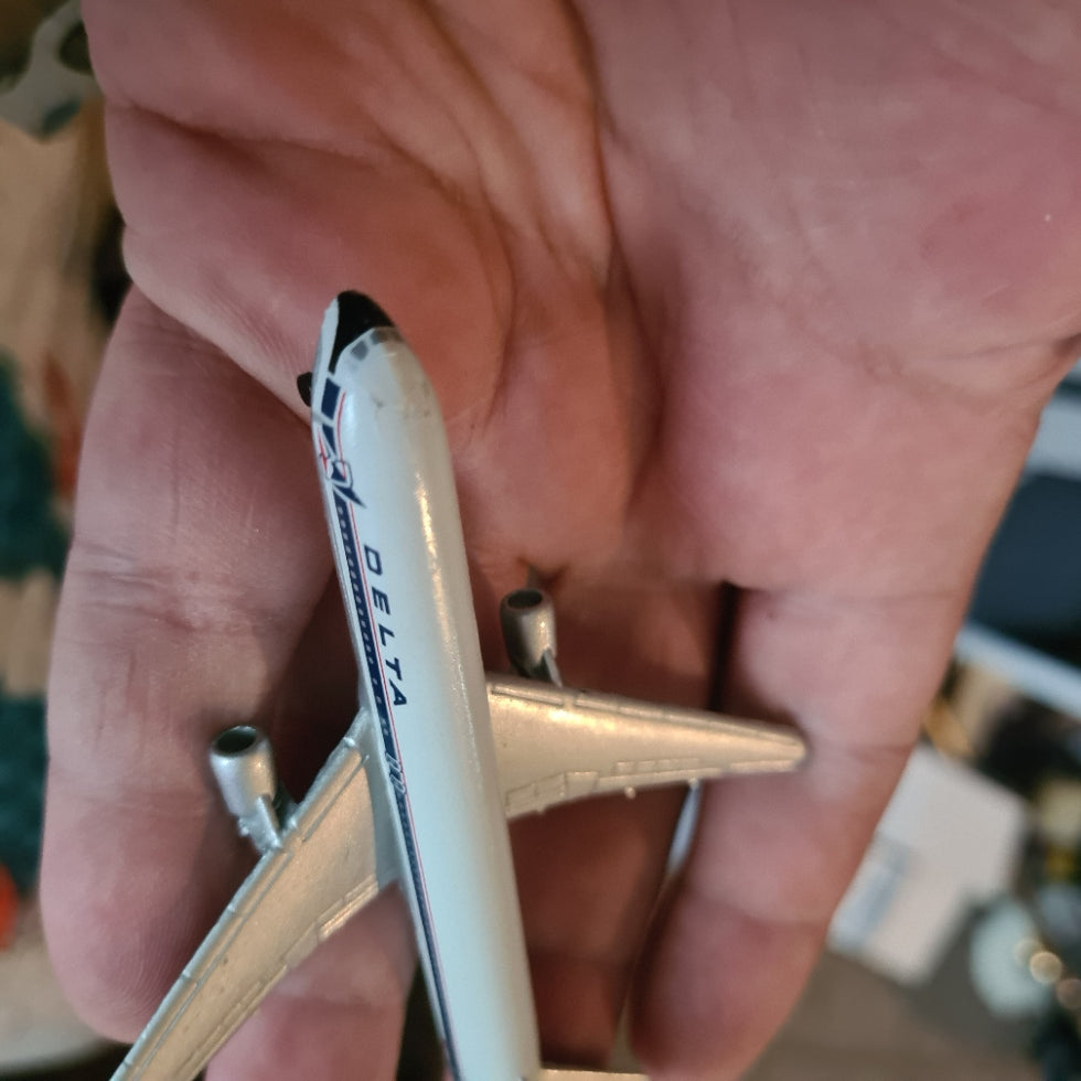 Schabak 1:600 Boeing 767-300 Delta Airlines diecast plane 927/21n boxed vgc