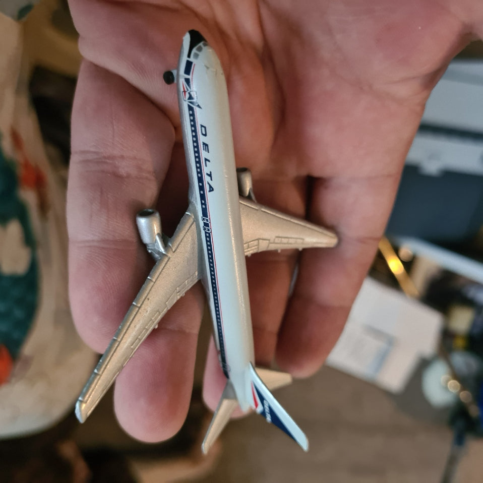 Schabak 1:600 Boeing 767-300 Delta Airlines diecast plane 927/21n boxed vgc