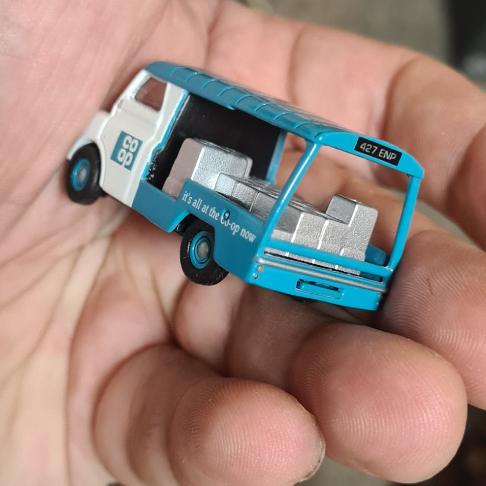 Oxford Diecast 60's Bedford CO-OP Milk Float van 1:76 loose model VGC