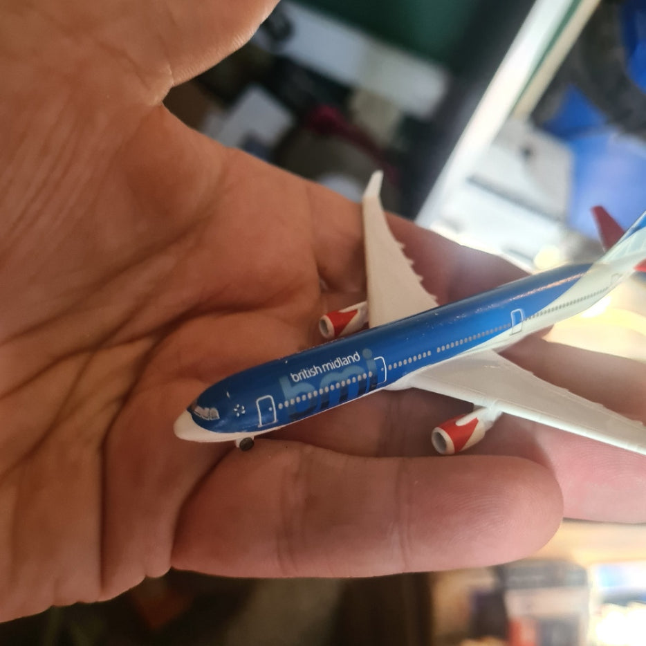 Schabak 1:600 Airbus A330 British Midland BMI diecast plane 954/122 very good boxed