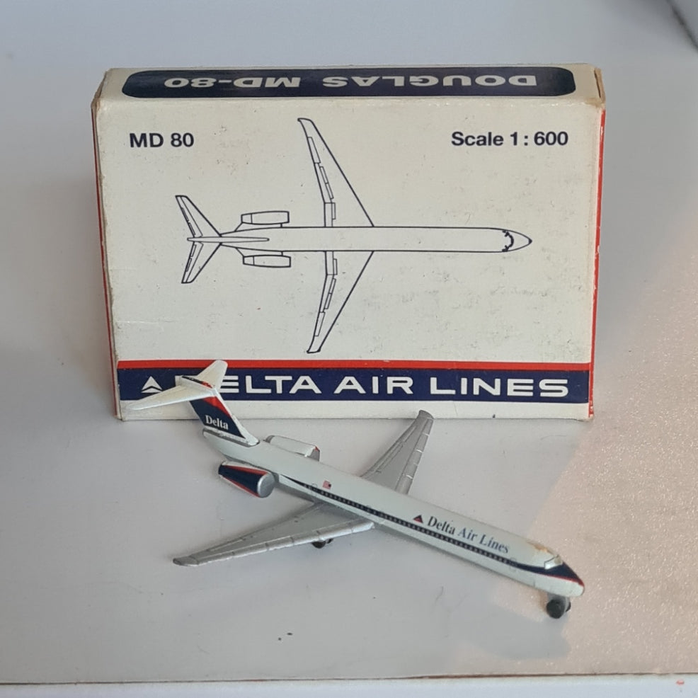 Schabak 1:600 Douglas MD-80 Delta Airlines diecast plane 904/21 fair/good boxed
