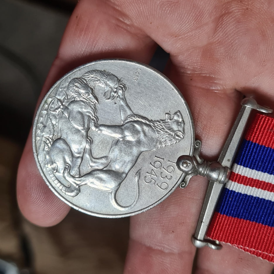 1939-1945 WW2 British war medal "no name" nice item should be worth more!