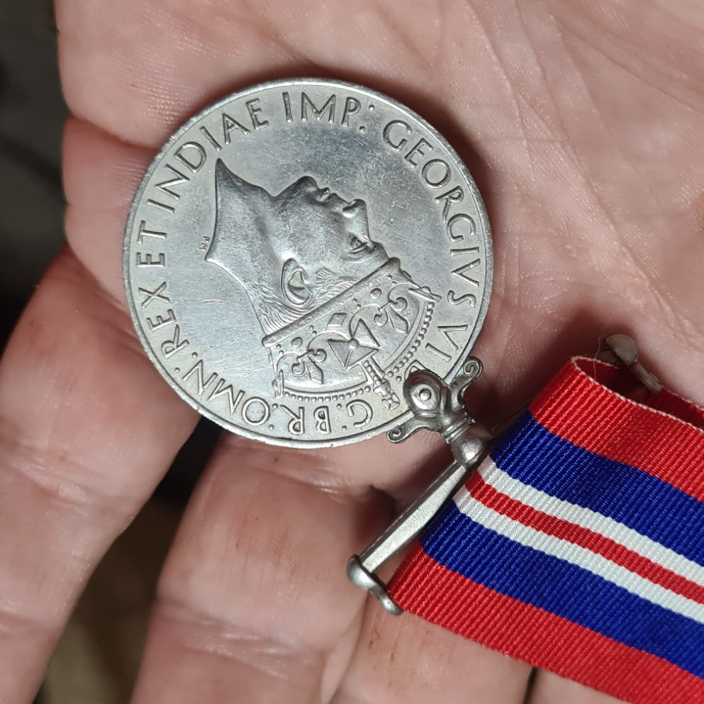 1939-1945 WW2 British war medal "no name" nice item should be worth more!