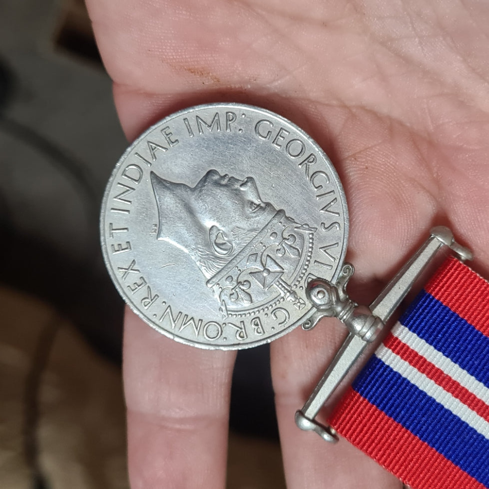 1939-1945 WW2 British war medal "no name" nice item should be worth more!