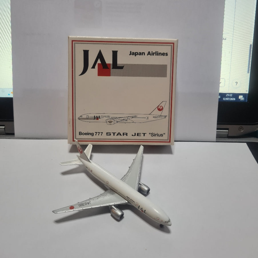 Schabak 1:600 Boeing 777 Airlines "Sirius" diecast plane 928/11 VGC  boxed