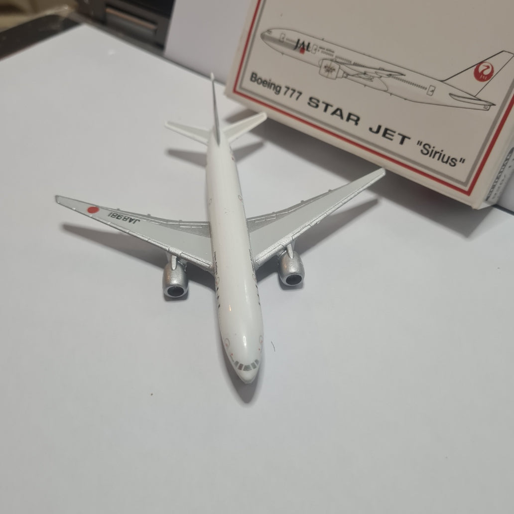 Schabak 1:600 Boeing 777 Airlines "Sirius" diecast plane 928/11 VGC  boxed