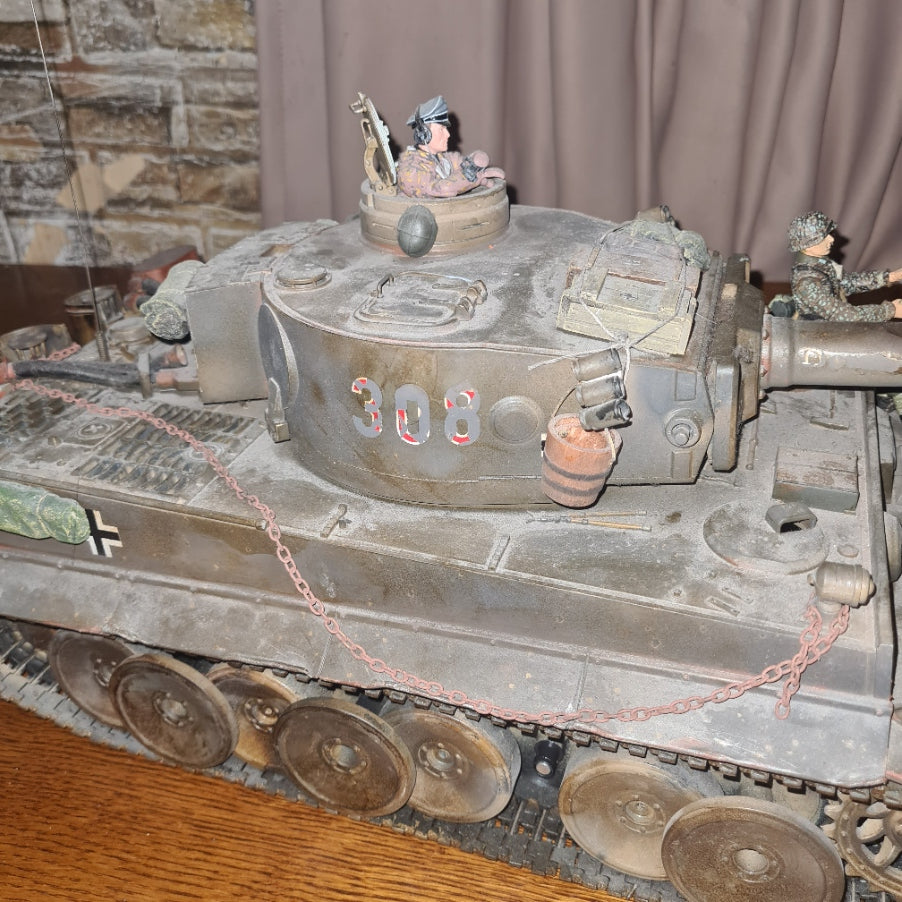 Heng Long 1:16 German ww2 Tiger 1  Radio controlled tank pro built painted stunning upgrades