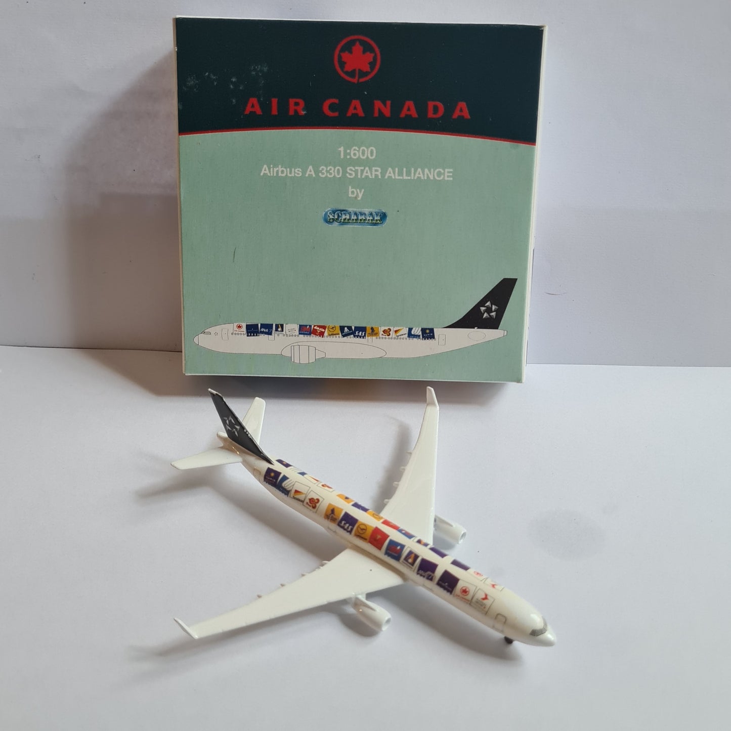 Schabak 1:600 Airbus A-330 Star Alliance Air Canada diecast plane 954/19s good boxed