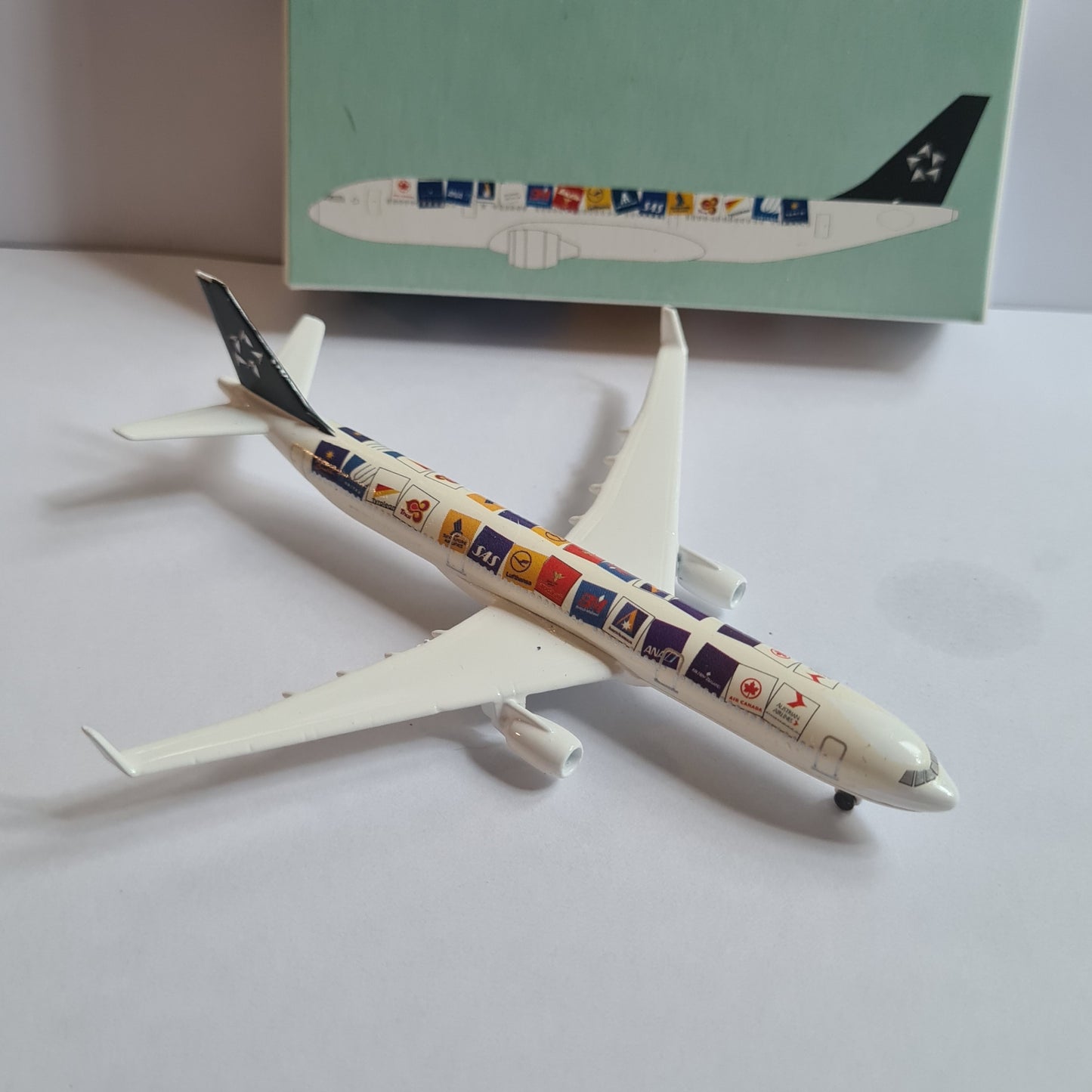 Schabak 1:600 Airbus A-330 Star Alliance Air Canada diecast plane 954/19s good boxed