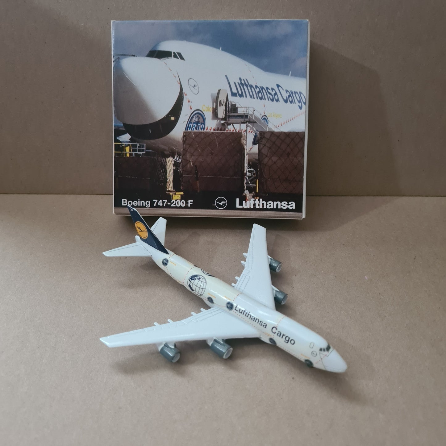 Schabak 1:600 Boeing 747-200FLufthansa Cargo diecast plane 901/1sc VGC boxed