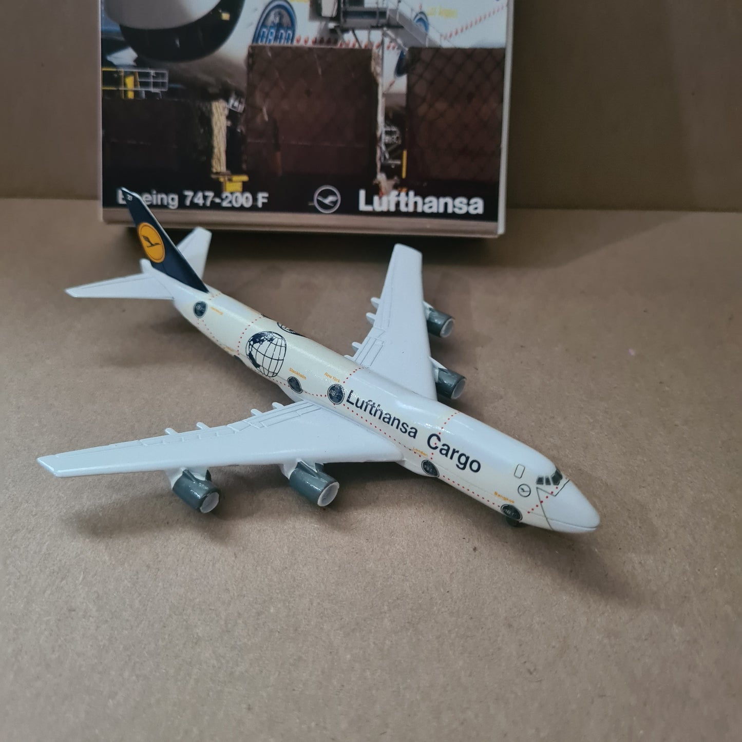 Schabak 1:600 Boeing 747-200FLufthansa Cargo diecast plane 901/1sc VGC boxed