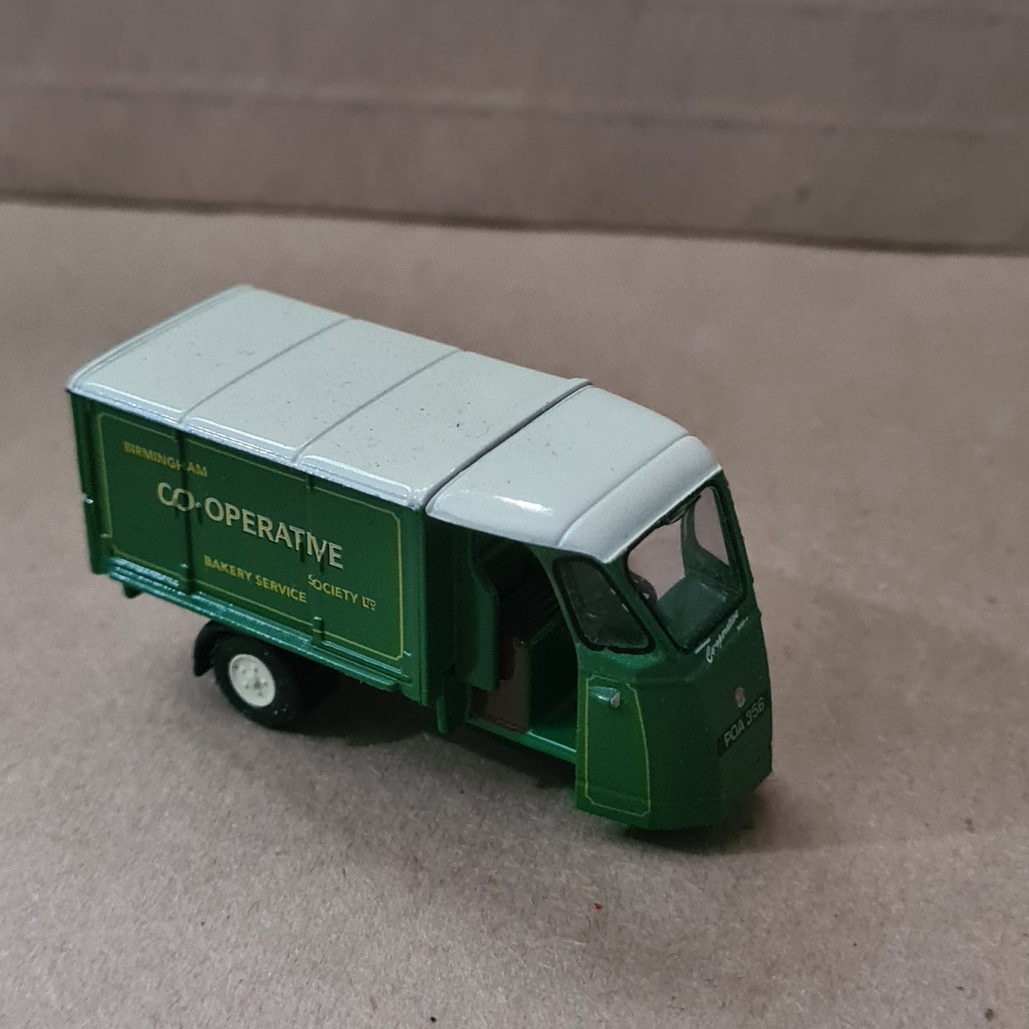 Oxford Diecast Birmingham Co-op Wales & Edwards Bakery Van - 1:76 Product Code: 76WE008 loose vgc